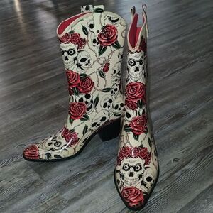 Sweet Beauty Women's Skulls and Roses Cowboy Rain Boots Heels Size 10 NWOT